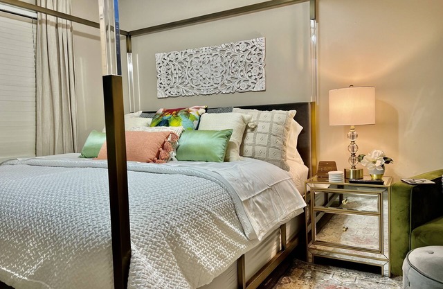 Gateaway to Tajade Cozy Townhouse Living - 1.6 mi to stadium