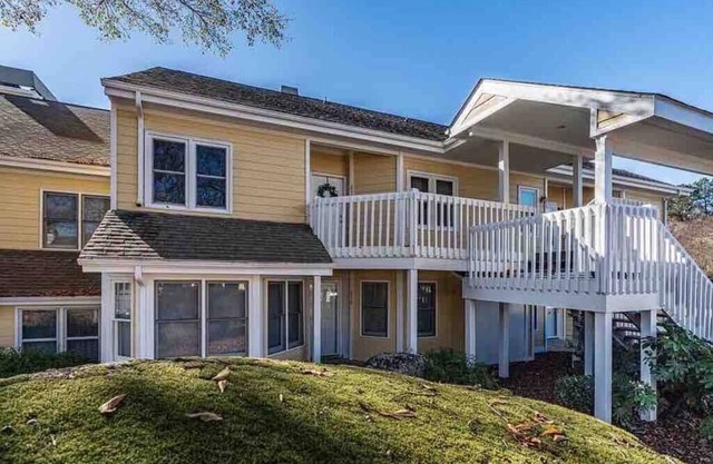 ✨Gated ✨2 bed, 2 bath townhome close to downtown!