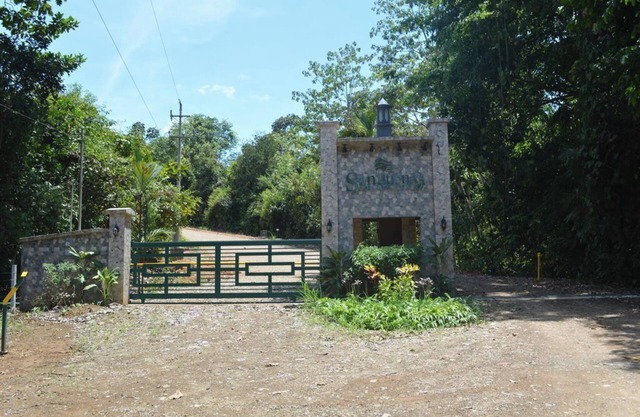 Gated Community, Beautiful 1 Bedroom 1 Bath Condo walk out to ground level