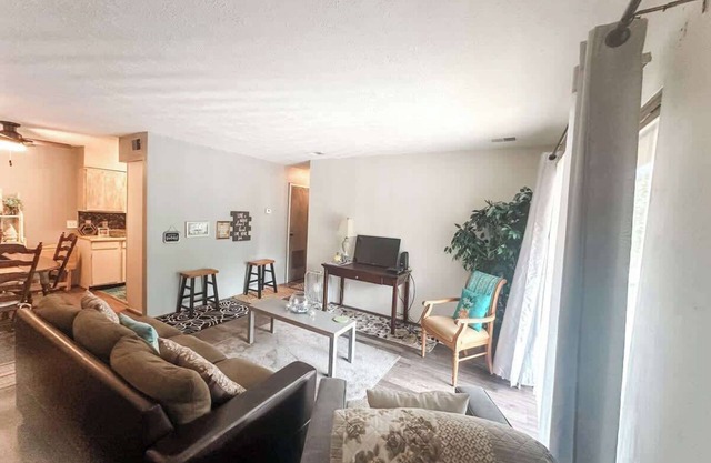 Gated Complex, King, Gym, Third Floor