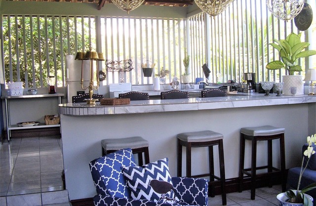 Gated duplex for up to 12 people with pool, FO internet, hot water