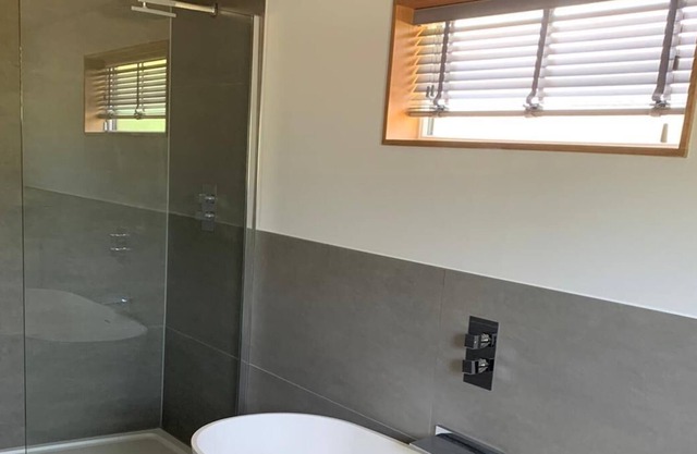 Gated park, Spectacular views? Fully furnished. Outdoor Hot tub,