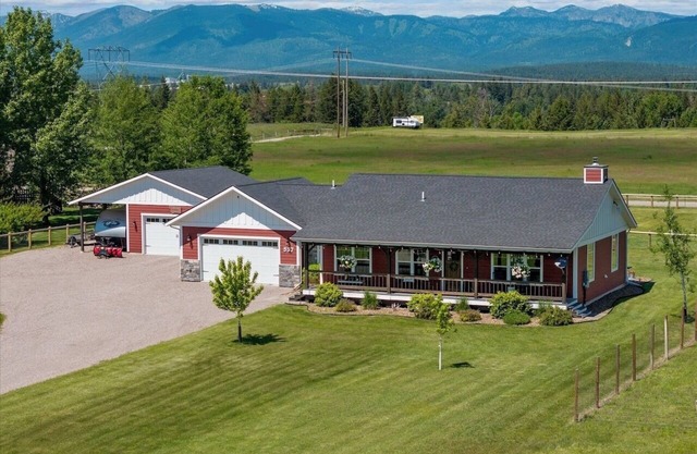 Gateway to Glacier! Spacious 4-bedroom house in wonderful Columbia Falls.
