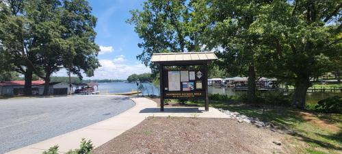 Gateway to Lake Tillery Retreat