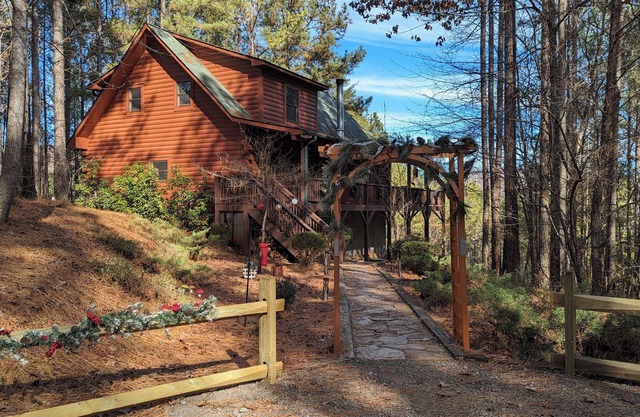 Gather & Relax at Whispering Pines Cabin!