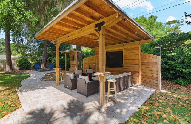 Gator Shack, Luxury Chic!