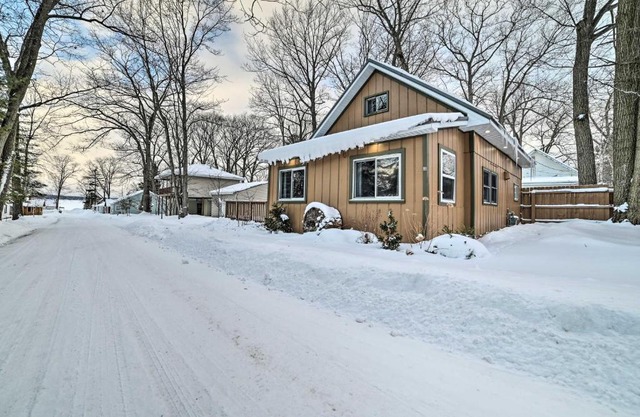 Gaylord Cottage, Walk to Lake Otsego Beaches!