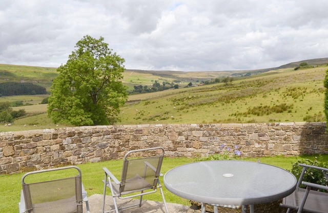 2 bedroom accommodation in Rosedale, near Pickering