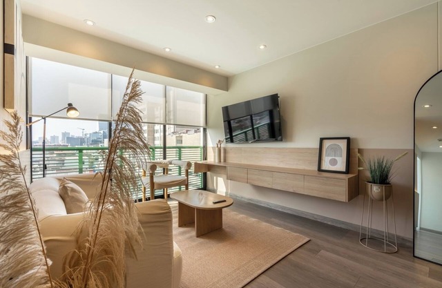 geko| Rice 2BR in the heart of San Isidro