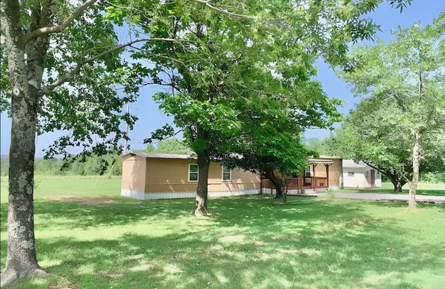 Gene's Retreat, charming lakeside 3 bed 2 bath peaceful home near Ft Gibson Lake