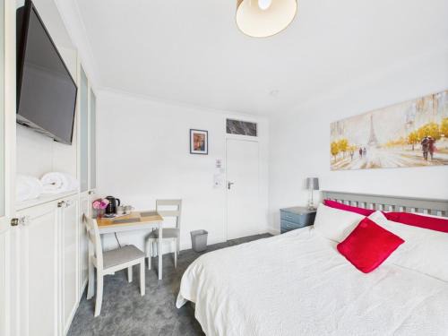 Geneva Cottage Darlington - Entire House & parking