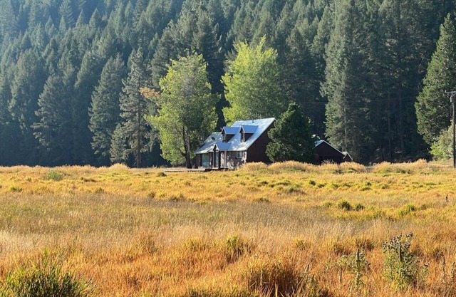 Get away at the Lost Sierra Ranch