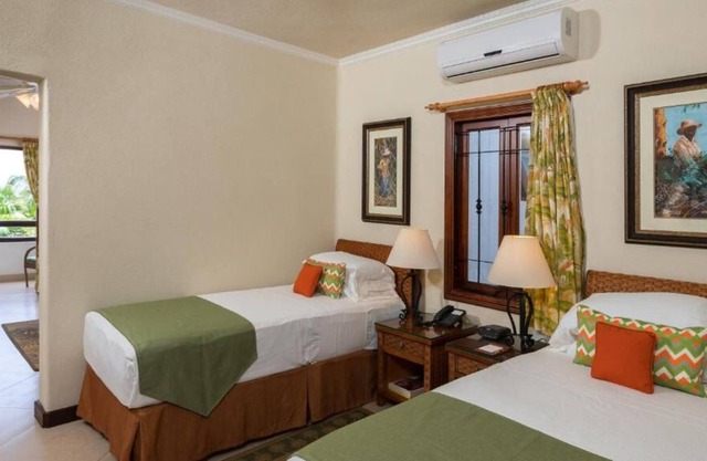 Get Ready for Blissful Getaway! Near Animal Flower Cave! Outdoor Pools, Parking!