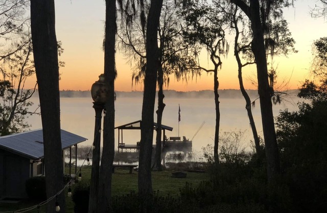 GETAWAY FROM THE CRAZINESS: COME RELAX & ENJOY THE WATER/FISHING/SUN/FUN