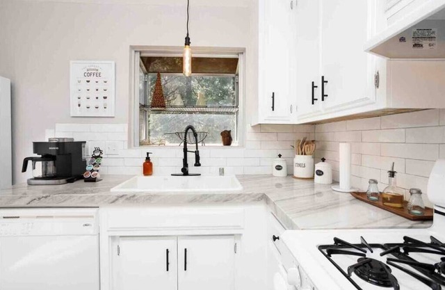 Getaway in Lake Arrowhead - Hot Tub, Views, Fireplace, EVchg