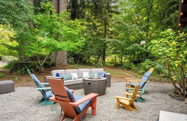 Getaway in the Forest, Surrounded by Peaceful Nature and Year-round Creek