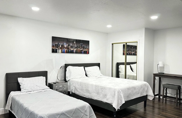 Getaway/Private SUITE Bn Tranquility 🏡 close to ✈️ beach, mall, park, zoo