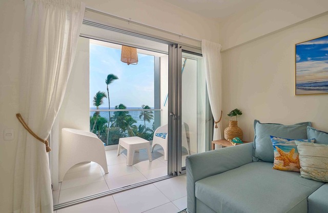 Getaway to beachfront apartment w/scenic view.