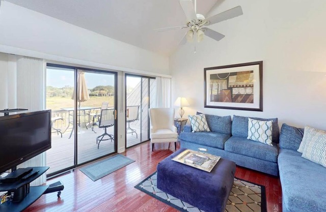 Getaway to the Beach 2 Bdrm Villa with Amenities