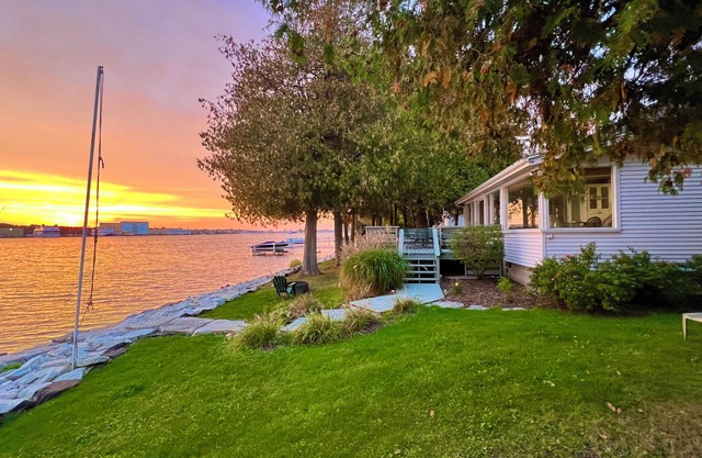 Gigi's Wonderful waterfront home