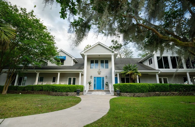 GilligansIslandResort.com White Lake Mansion w/Pvt Pier & Boat Dock Sleeps 18