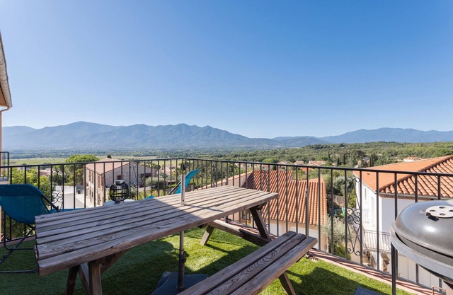Gîte 'Canigou' with Mountain View, Wi-Fi, and Air Conditioning