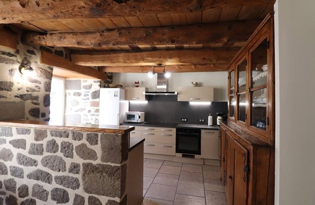 Gite La Chapelle-d'Alagnon, 5 bedrooms, 13 persons