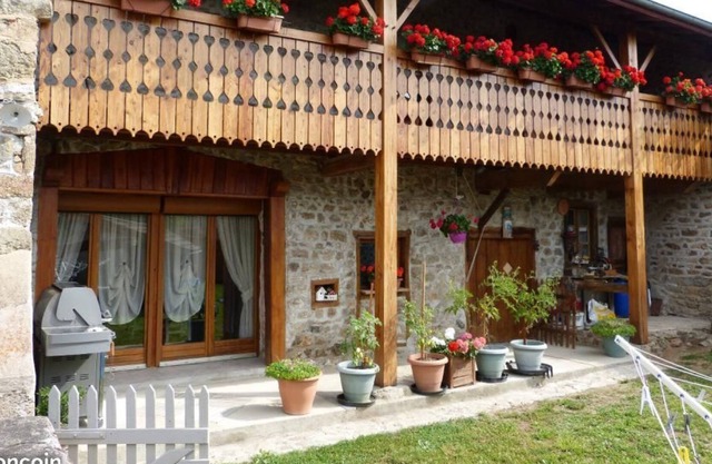 Gîte "La Reposette" large independent house of 200m2