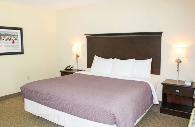 Glacier Suite at Kelley's Island Venture Resort