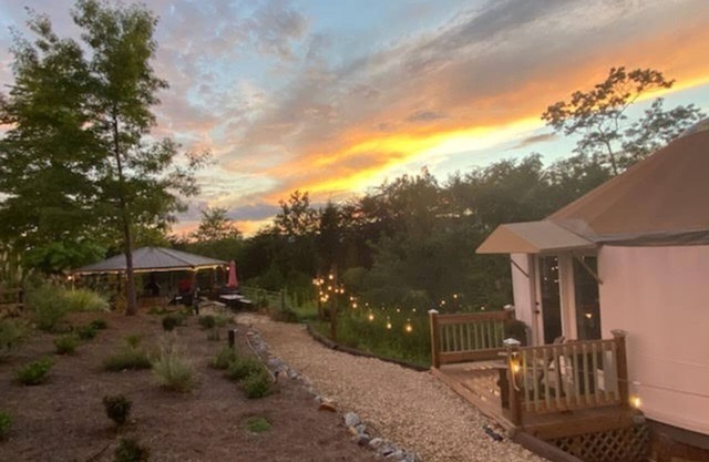 Glamping Yurt + Luxury Bath at Serenity Ridge