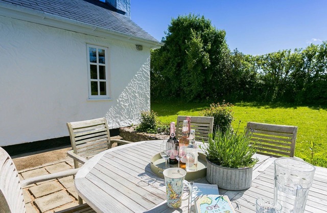 Glan Gors Felin - sleeps 8 guests in 4 bedrooms