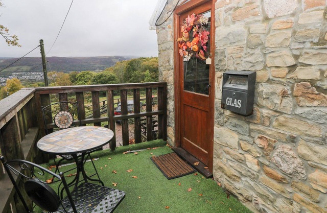 GLAS STUDIO, pet friendly, character holiday cottage in Aberdare