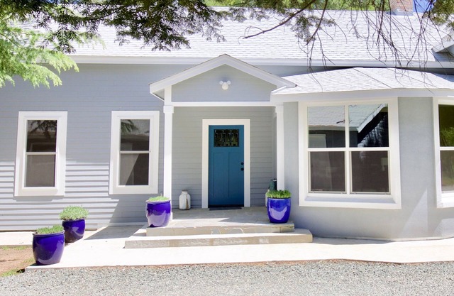 Glenbrook Lodge - Private Creekside Estate