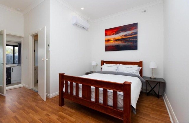 Glenelg North Modern Studio, QBed,Wifi, Pet