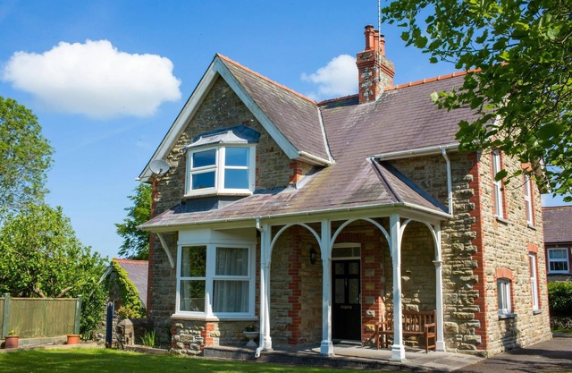 Glenydd, Aberporth - Four Bedroom Cottage, Sleeps 7