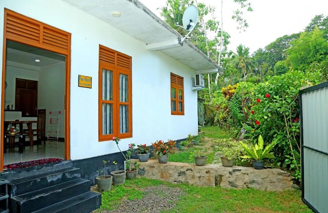 Global Lake Villa Hikkaduwa