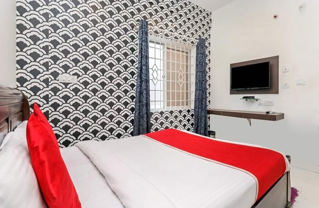 Glorious Rooms Stay near Hebbal Railway Station