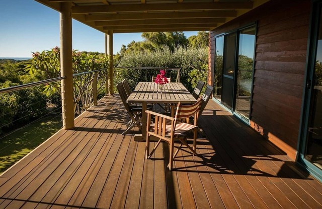 Gnarabup Views is a casual, cozy home and only a short walk to the beaches