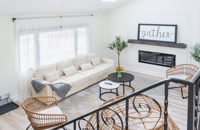 Go Buckeyes!Stylish 3-Level Haven Near OSU,PS5,Skylight, Tailgate-Ready Backyard