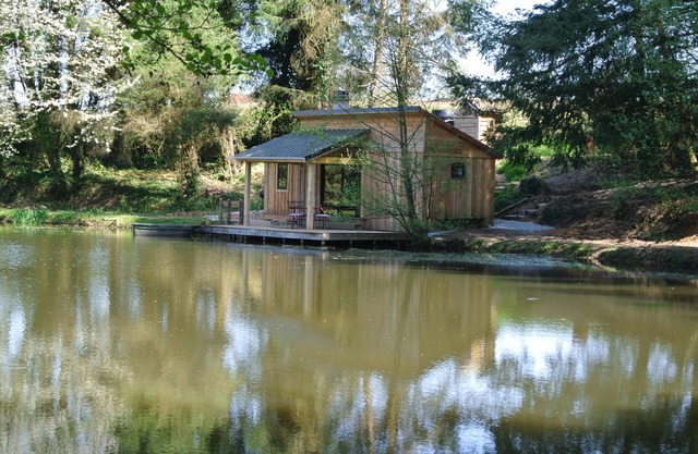 GoGreen Cabin in the heart of rural France on a private lake
