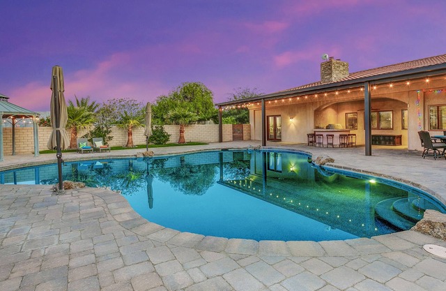 Gold Mine Ranch: Pool, Poker Table, Horse Stables, Large Lot!