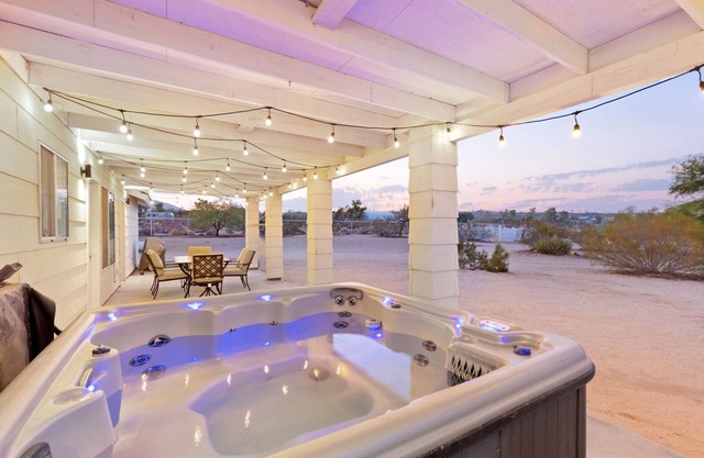 🌵Golden Desert Ranch - Hot Tub, Fire Pit and BBQ!🌵