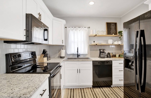 Golden Glow Cottage~NAS~Corry~Beaches