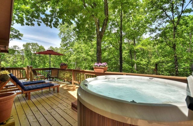 Goldfinch Rustic Retreat | Hot Tub & Fire Pit