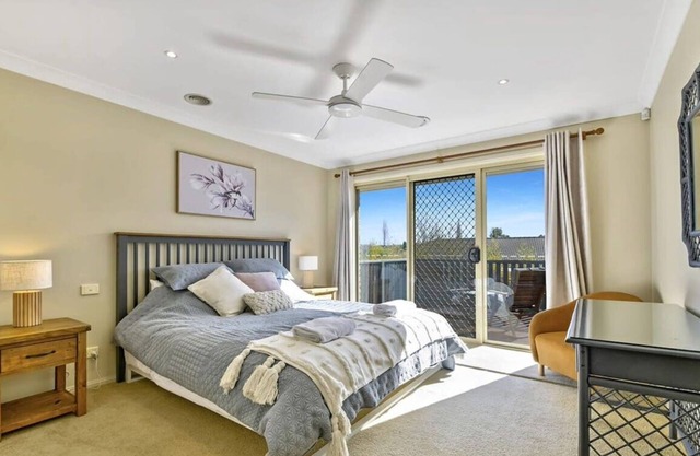 Goldfinch Way - Stunning & Spacious, Sleeps 11