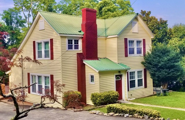 Goldie Locks Approved ~ Walking Distance to Downtown Fort Payne AL.