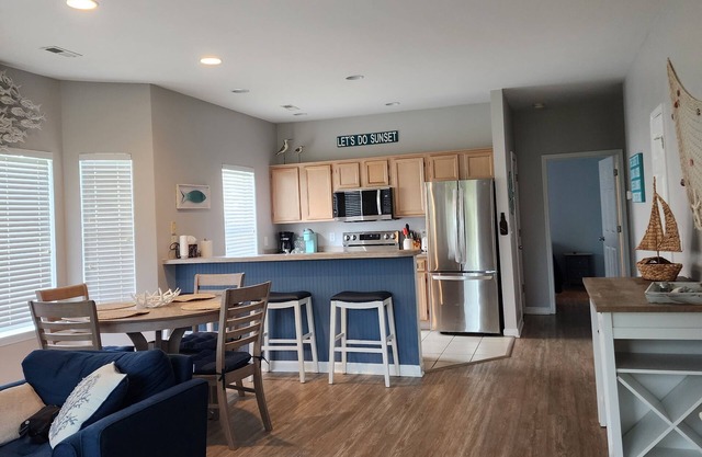 Golf, Beach, Dining, Shopping this Condo Has It All