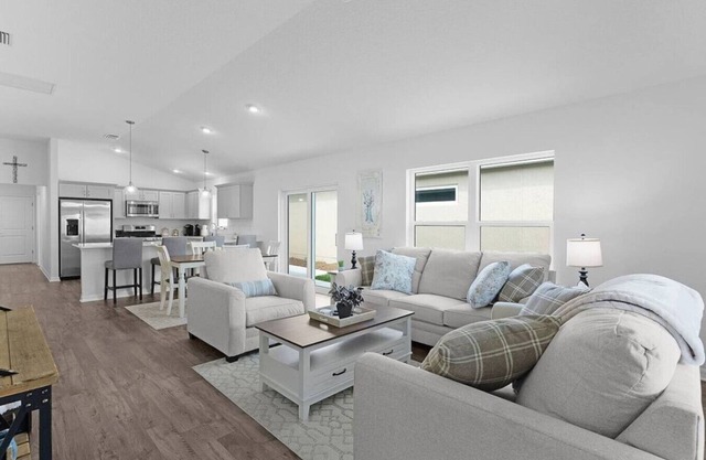 Golf Cart/Pool Access/Garage Parking