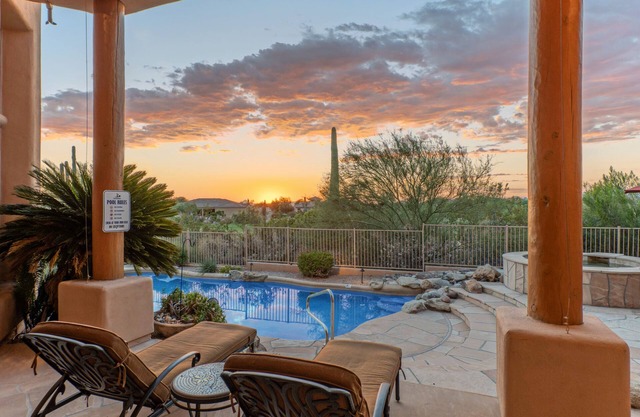 Golf Colony w/Golf, Mt & City Views: Salt H2O Pvt POOL, Spa, Kiva Fireplace, TVs All BRs