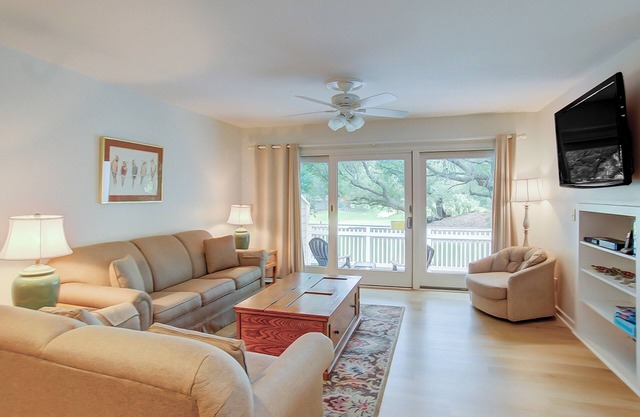 Golf course villa with pool & tennis access - walk to the ocean beach!